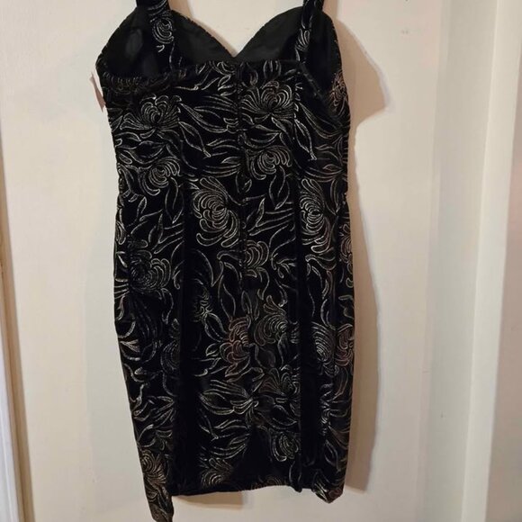 🆕NWT Vintage Rampage Products Black Velvet Dress with Gold Floral Print Size 11 - Picture 4 of 8